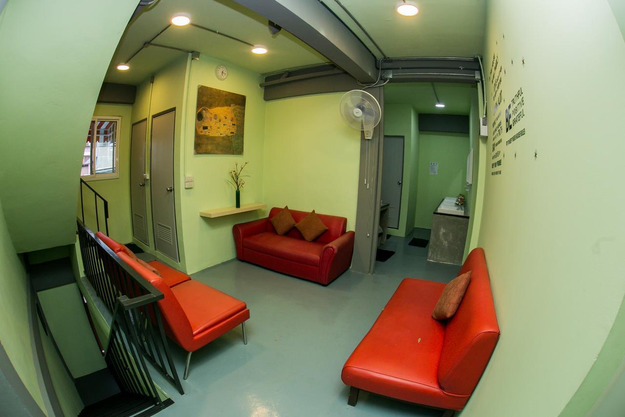 Samsen 8 Hostel Bangkok Exterior photo