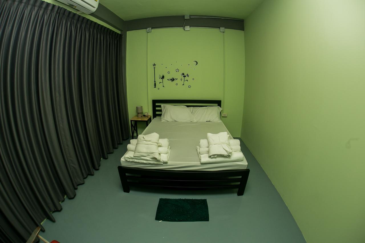 Samsen 8 Hostel Bangkok Exterior photo