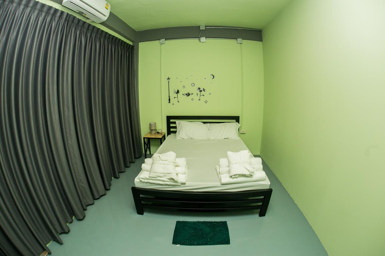 Samsen 8 Hostel Bangkok Exterior photo