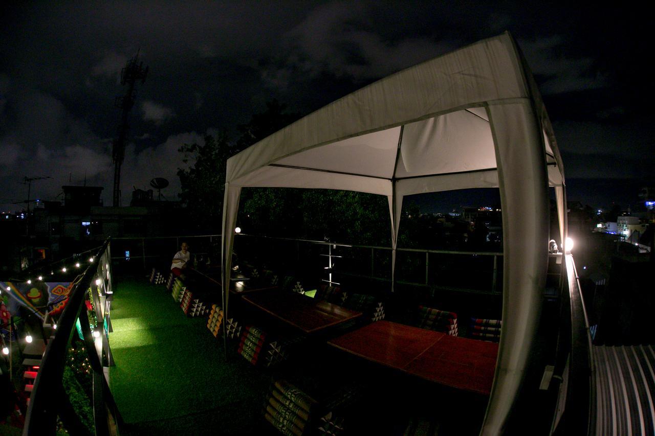 Samsen 8 Hostel Bangkok Exterior photo