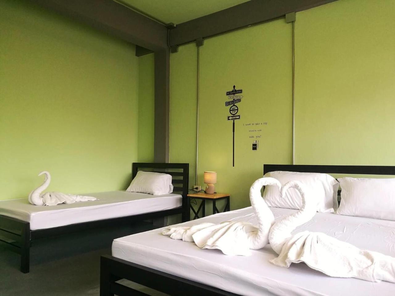 Samsen 8 Hostel Bangkok Exterior photo
